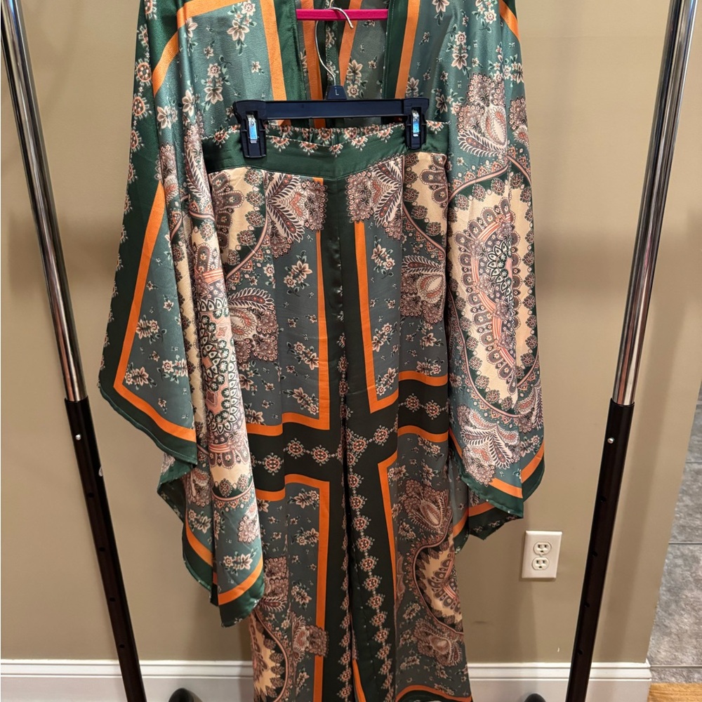 entro Green Printed Wide-Leg Pants with Orange Trim - Picture 2 of 7